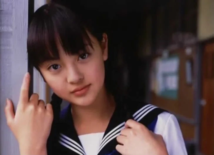 岡本奈月の現在は真剣佑の妻！馴れ初めや略奪婚の噂を徹底調査